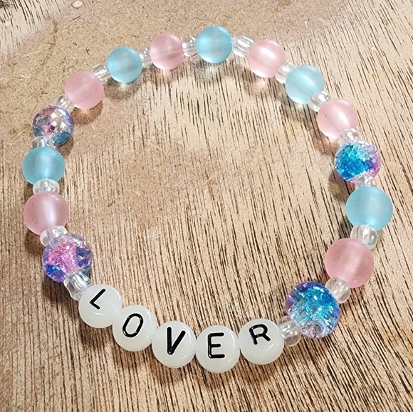 Taylor Swift Lover Inspired Glowing Friendship Bracelet - Picture 2 of 3